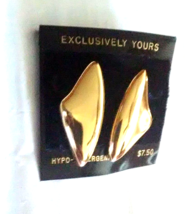 Exclusively Yours Jewelry Gold Color Tri Angled  Pierced Earrings 1” Long - £5.78 GBP