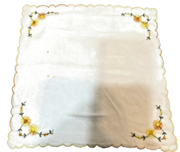 Vintage Embroidered Ladies Floral Hankie Handkerchief Scalloped Edge 9 in Square - £7.96 GBP