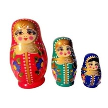World Market Matryoshka Nesting Dolls Hand Painted Wood 3-Pc Holiday Gif... - €19,78 EUR World Market Matryoshka Nesting Dolls Hand Painted Wood 3-Pc Holiday Gif... - €19,78 EUR