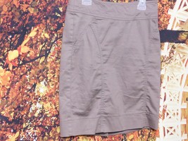 WOMEN&#39;S STRAIGHT STRETCH SKIRT BY H &amp; M / SIZE 4 - $7.50