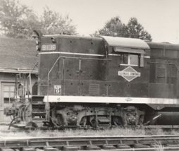 Illinois Central Railroad IC #9136 GP9 Electromotive Train B&amp;W Photo Duquoin IL - £7.58 GBP