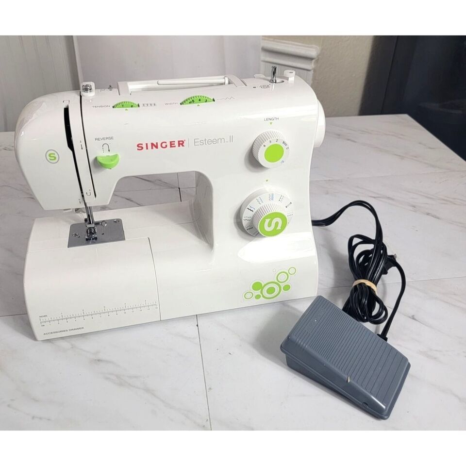 Primary image for GOOD CONDITION! Singer Esteem II Sewing Machine