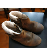UGG BENSON Womens Size 8 Buckle Sheepskin Ankle Booties 1095151 Distress... - $445.71 MXN