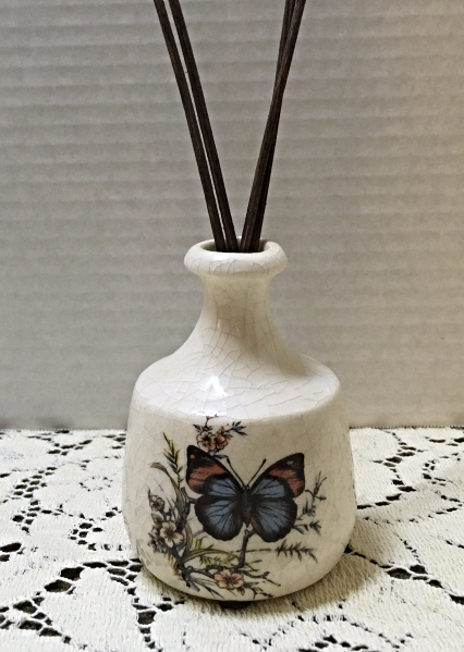 Vintage Butterfly Design Ceramic Reed Oil Scent Dispenser Retro Bud Vase - $10.00