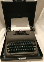 1950s Smith Corona Clipper Typewriter with case ribbon &amp; Key. Works beau... - $3,485.48 MXN