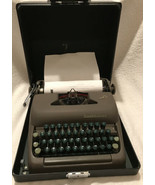 1950s Smith Corona Clipper Typewriter with case ribbon &amp; Key. Works beau... - $253.99 CAD
