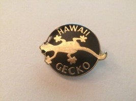 Hawaii Gecko Vintage Hawaiian Lizard black &amp; gold metal lapel Pin - £11.19 GBP