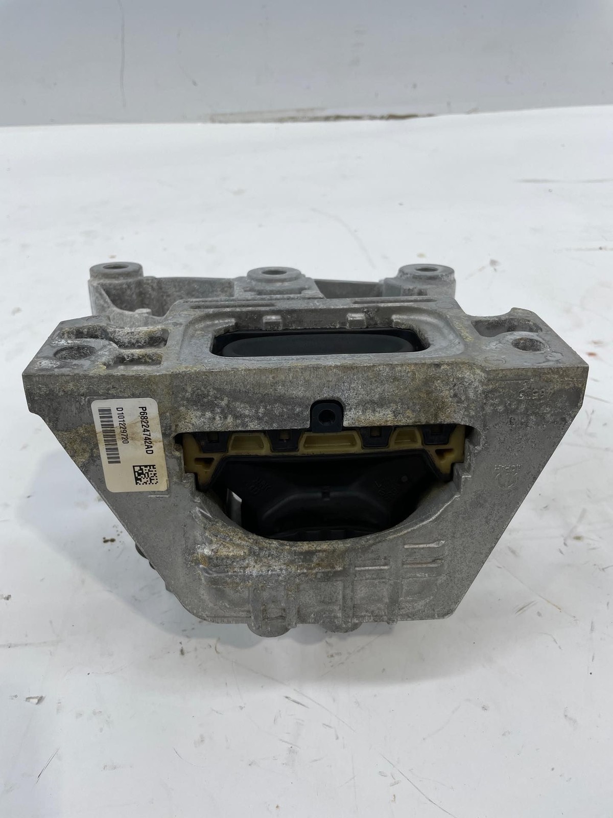 2021 Chrysler Pacifica LH Driver Transmission Mount Assembly 68224742 OEM Item image 9
