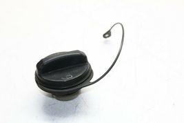 2001-2005 CHEVROLET SILVERADO 6.6L DIESEL FUEL CAP P8904 image 4