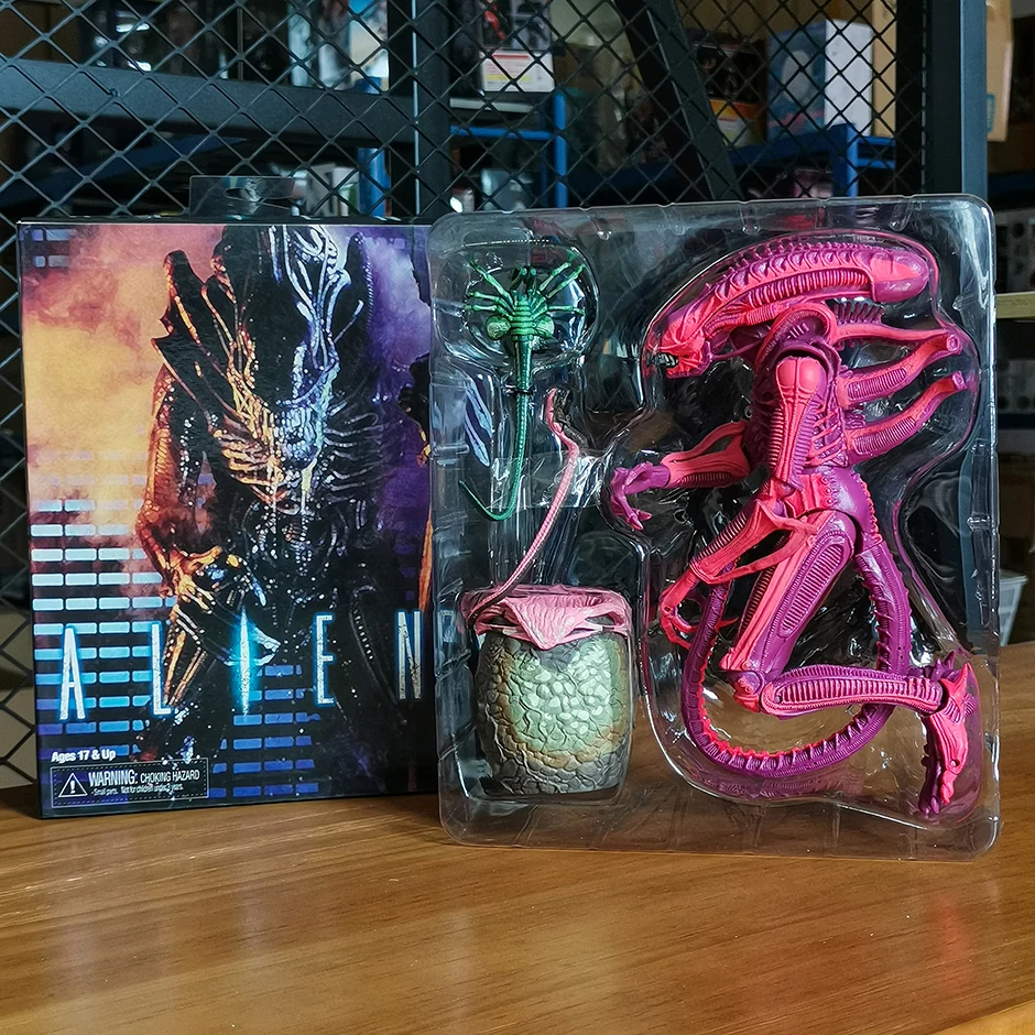 NECA ALIENS Red Alien with Chestburster & Facehugger Action Figure