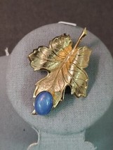 VTG LEAF Lapis Blue Colore CABOCHON COSTUME SCARF PIN /BROOCH GOLD TONED - £7.00 GBP