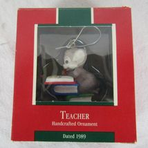 HALLMARK KEEPSAKE ORNAMENT 1989 &quot;TEACHER&quot; MOUSE RGH01 - $7.05 CAD