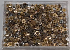 HUGE LOT OF 200+ VINTAGE SILVER &amp; GOLD TONE WRIST WATCH CROWNS - 91.5g - $1,291.56 MXN