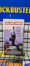  Falling Down Michael Douglas VHS Tape Movie  - $181.85 MXN