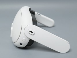Meta Quest 3 128GB VR Headset ONLY - White image 3