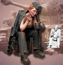 1/16 Resin Model Kit Beautiful Girl German Soldier in Rest WW2 Pin Up Unpainted - £12.56 GBP