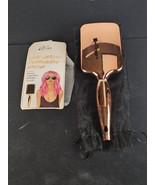 ARIA BEAUTY Luxe Chrome Detangling Brush Rectangle Brand New NWT - $388.25 MXN