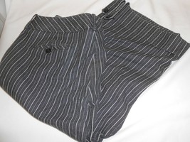 Larry Levine Women&#39;s Size 10 Gray White Striped Stretch Cropped Capris Pants - £5.90 GBP