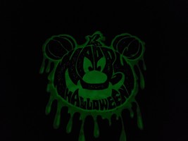 ROUGH Glows in the Dark 2011 Disneyland Halloween T Shirt Sz L Youth Pumpkin - £7.58 GBP
