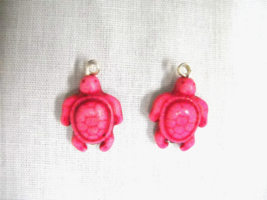Honu Sea Turtle Pink Color Howlite Dangling 2 Sided Charms Drop Pair Of Earrings - £3.94 GBP