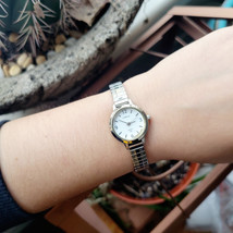 Vintage Timex Carriage Silver Womans Womens Classic Simple Stretch Watch - £24.20 GBP