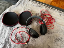 Beats by Dre Studio Wireless Black &amp; Red Headphones - £93.42 GBP
