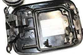 2006-2007 INFINITI M35 M45 EXTERIOR FUEL LID DOOR AND GAS CAP P1870 image 9