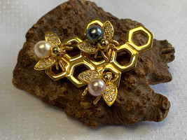 Joan Rivers Bee Trio on Honeycomb Brooch High Fashion Costume Jewelry Pin - $124.95