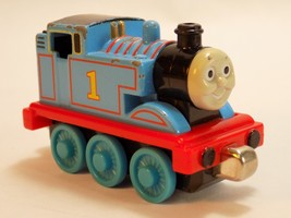 THOMAS &amp; FRIENDS DIE CAST TOY THOMAS THE TANK ENGINE 2009 MAGNETIC ENDS ... - £7.09 GBP