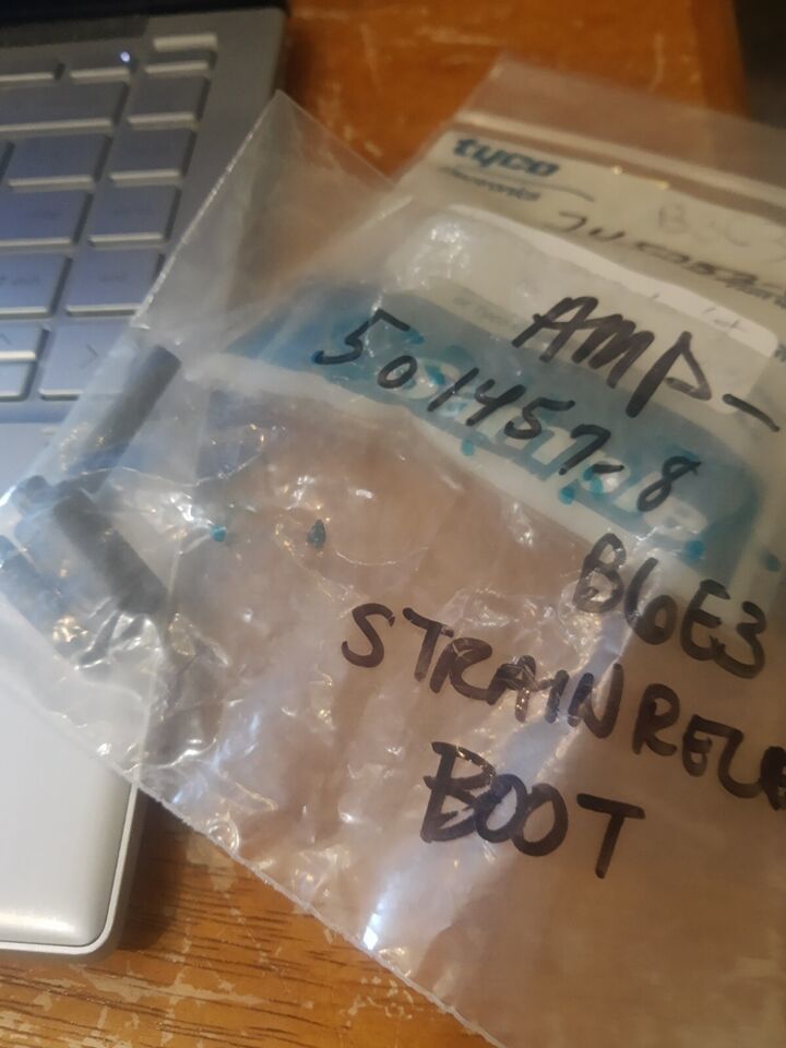 NEW LOT of 5 Connector Strain Relief Boot For OPTIMATE Connectors # AMP ... - $15.19