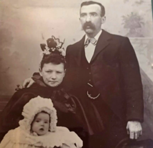 Cabinet Card Photo Victorian Mustache Top Hat in Hand w Children - $109.78 MXN