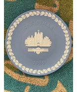 Wedgwood Jasperware Christmas Plate 1980 St. James Palace Blue White 8.25&quot; - $24.40 CAD