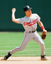 Omar Vizquel 8X10 Photo Cleveland Indians Baseball Picture Mlb Throwing - £3.88 GBP