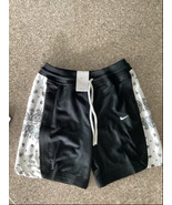 Nike Men’s 8” Premium Basketball Shorts Size: Large Color: Black/White - $2,024.37 MXN