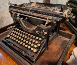 Vintage Collectable Underwood Model 3 Typewriter, Fully Functional - $195.01