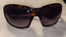 Khan Lion Motif Faux Diamond Women’s Sunglasses Tortoise Brown, Black Lenses - £6.75 GBP
