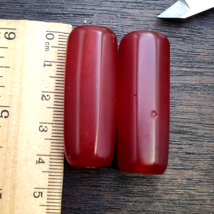 Lot de 2 énormes perles vintage en tube d&#39;agate rouge de l&#39;Himalaya - $753.17 MXN