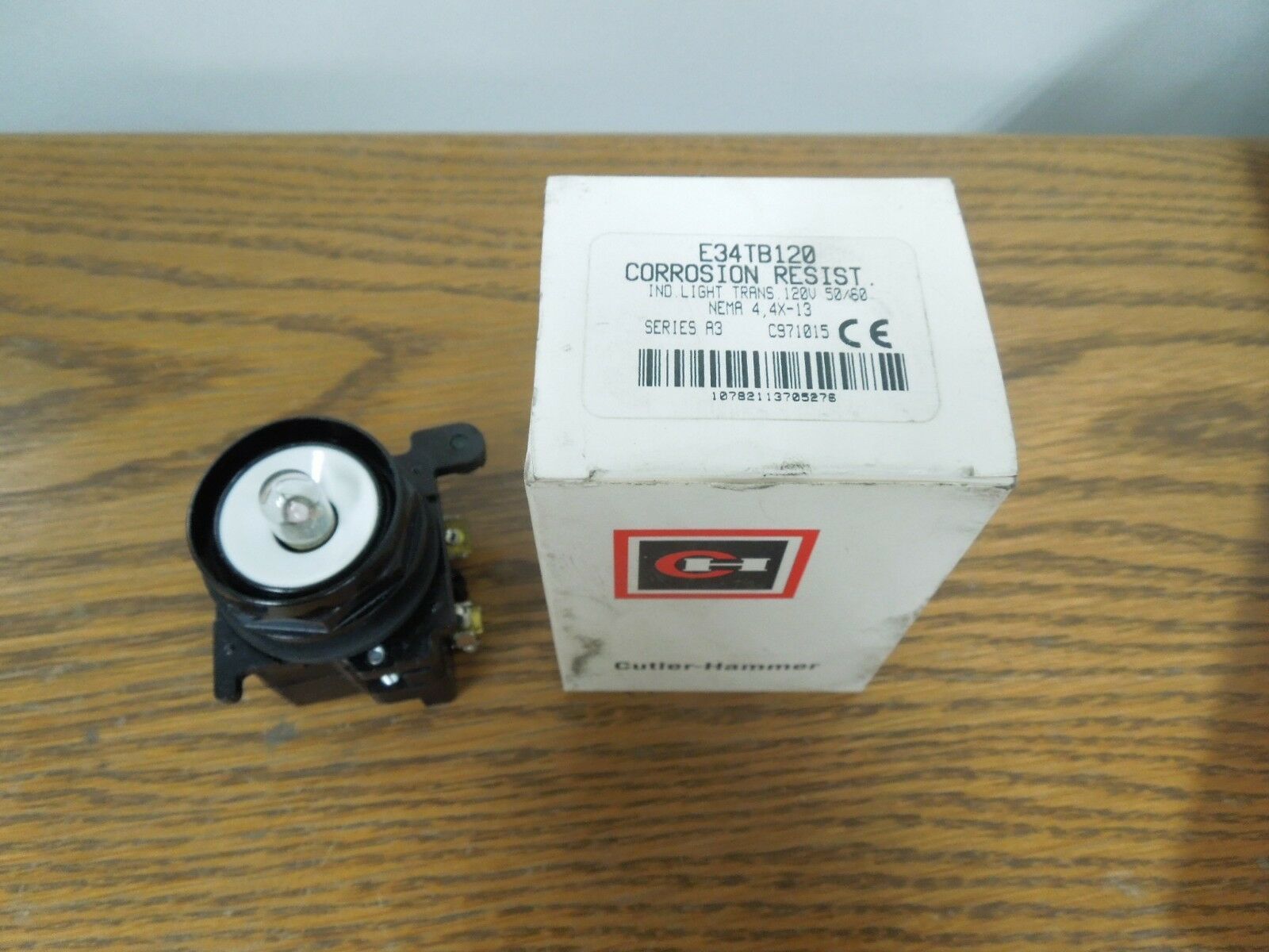 Cutler-Hammer E34TB120 Corrosion Resistant Ind Light Trans. 120V New Sur... - $75.00