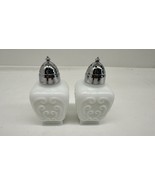 VICTORIAN MILK GLASS Salt and Pepper Shakers - €25,63 EUR