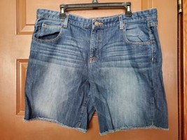 Mossimo Boyfriend Midi Distressed Cut Off Denim Jean Shorts Size 16 - £9.34 GBP