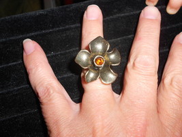 Paparazzi Ring (New)(One Sz. Fits Most) Brass Flower W/SMALL Brown Stone - £6.49 GBP