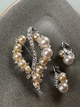 Vintage Demi Lot of Silvertone Pinched Oval w Various Sized Faux Pearls &amp; Clear - £15.28 GBP