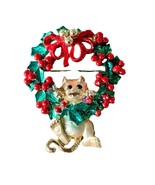 Christmas Wreath Brooch Cat Peeking Hanging Bow Red Green Gold Tone Pin 2” - $261.08 MXN