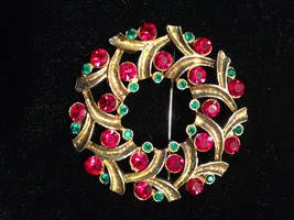 Eisenberg Ice Christmas Wreath Brooch Pin Red Green Rhinestone Gold Tone Setting - $34.95