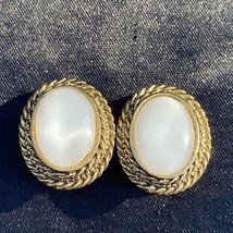 Vintage White Cats Eye Crystal Gold Tone Clip On Earrings - £38.95 GBP