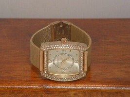 Pre-Owned Women’s Isaac Mizrahi Live Crystal Analog Fashion Watch - $16.83