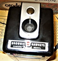 Camera Vintage 1950s Eastman Kodak Brownie Hawkeye Camera  - £19.65 GBP