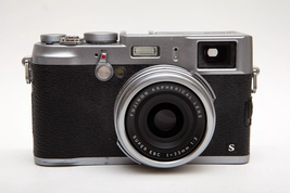 Silver Fuji Fujifilm X100S 16.3MP Compact Camera . - £242.41 GBP