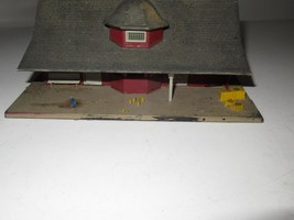 HO - FREIGHT STATION KIT - ASSEMBLED &amp; GLUED -   GOOD - S3 - $106.20 MXN