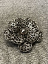 Gorgeous Vintage Unbranded Silver Tone Flower Pin Brooch Fashion Jewelry KG - £9.41 GBP